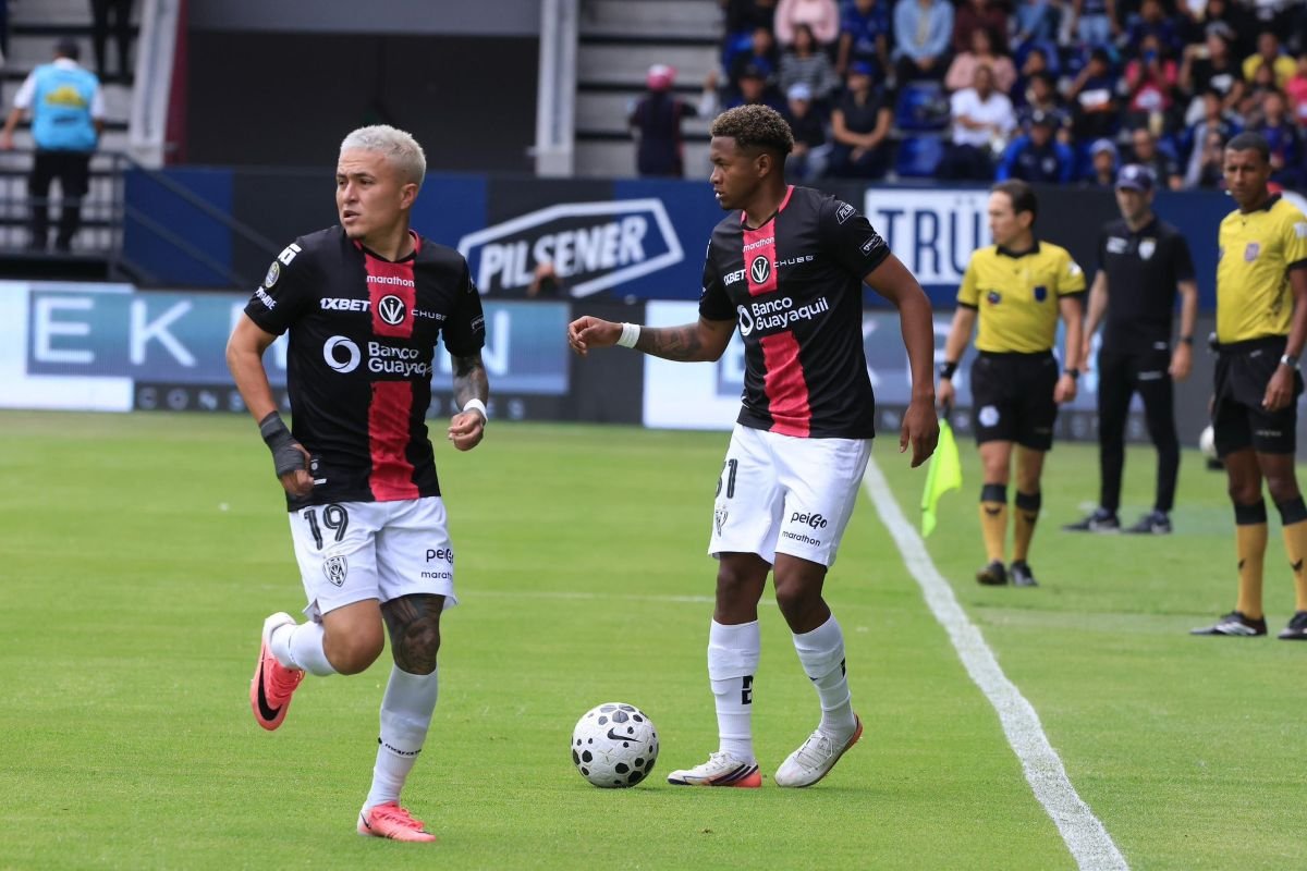 Layan Loor y Emerson Pata en el juego de Independiente del Valle ante Aucas. Foto: IDV