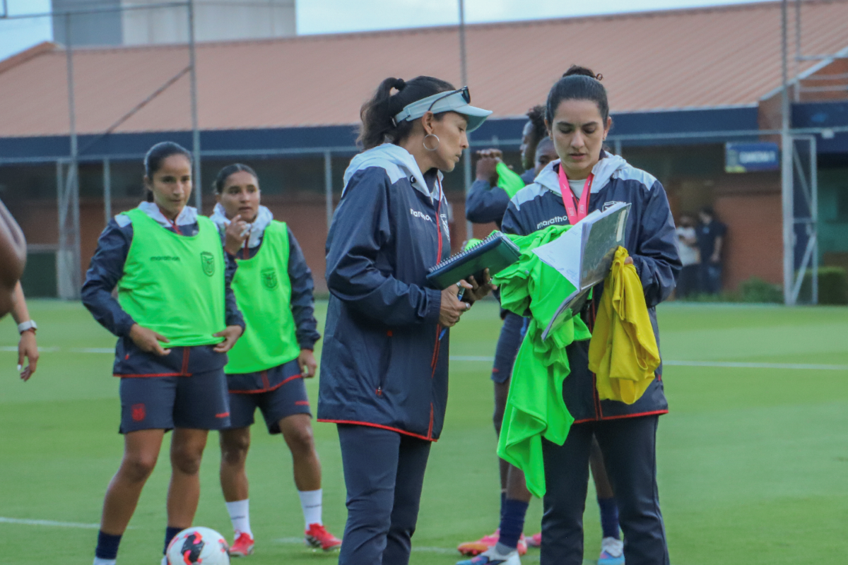Eva Espejo en el entrenamiento con La Tri femenina en la Casa de la Selección. Foto FEF