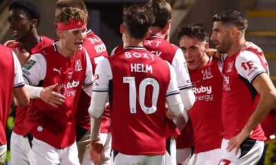 Los integrantes del Fleetwood Twon, en el juego ante el Arsenal en la Carabao Cup. Foto: League Two