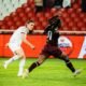 Cecil Aldana remata para anotar el gol de Guerreras Albas. Foto: Guerreras Albas