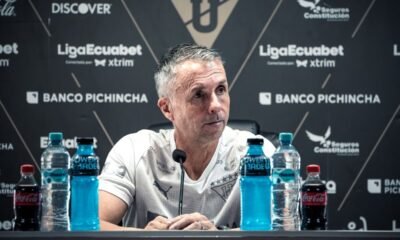 Gustavo Álvarez en rueda de prensa post partido contra Universidad Católica. Foto LDU