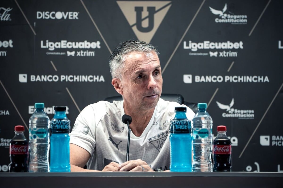 Gustavo Álvarez en rueda de prensa post partido contra Universidad Católica. Foto LDU