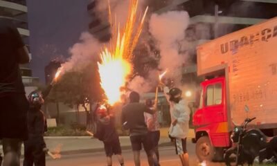 Hinchas de Vasco Da Gama en los exteriores del hotel de Boca Juniors. Foto Captura de pantalla