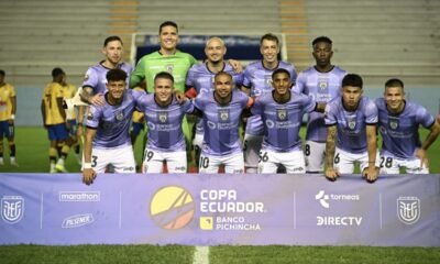 El plantel del IDV que abrió de estelar ante Delfín en la semifinal de ida de la Copa Ecuador. Foto: Copa Ecuador