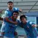Jostin Alman celebra con sus compañeros el gol del triunfo del Manta ante Técnico. Foto: Manta