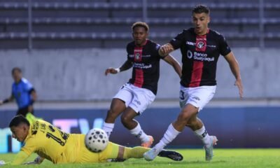 Juan Viacava, de Independiente del Valle, ante la Universidad Católica. Foto: IDV