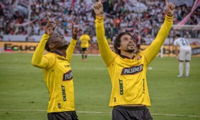 Jugadores de Barcelona SC celebrando el autogol de Liga de Quito en la fecha 2 del hexagonal. Foto Barcelona SC
