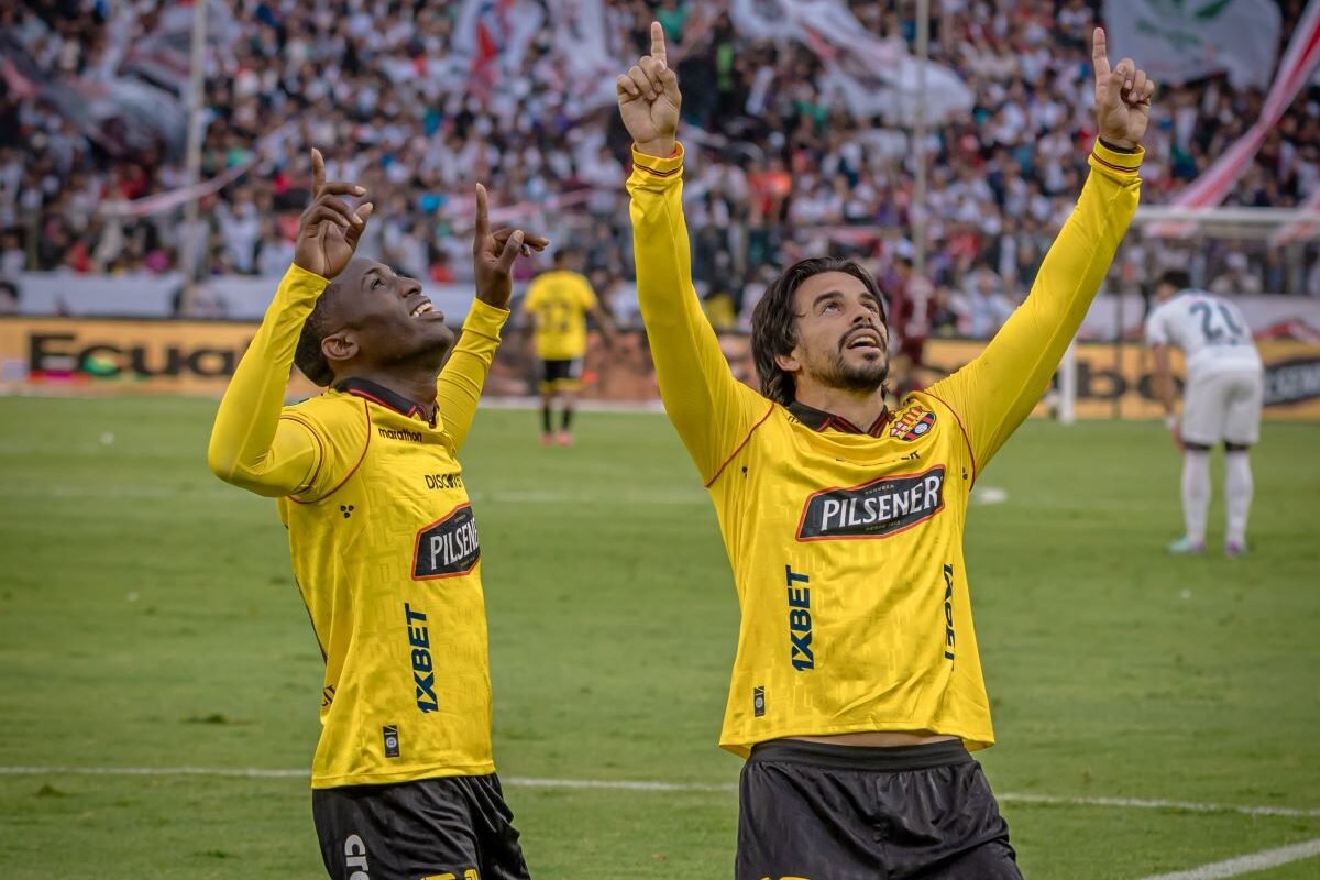 Jugadores de Barcelona SC celebrando el autogol de Liga de Quito en la fecha 2 del hexagonal. Foto Barcelona SC