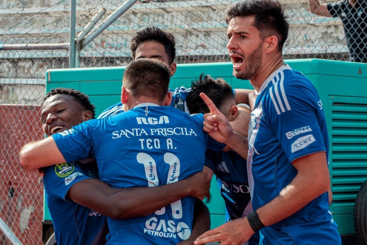 Jugadores de Emelec celebrando el gol ante Leones FC. Foto Emelec