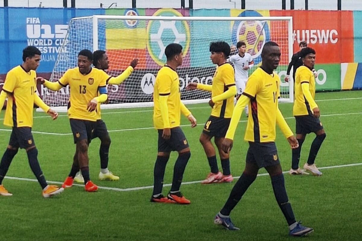 Jugadores de la Selección de Ecuador Sub15 en su partido con Kirguistán. Foto La Tri