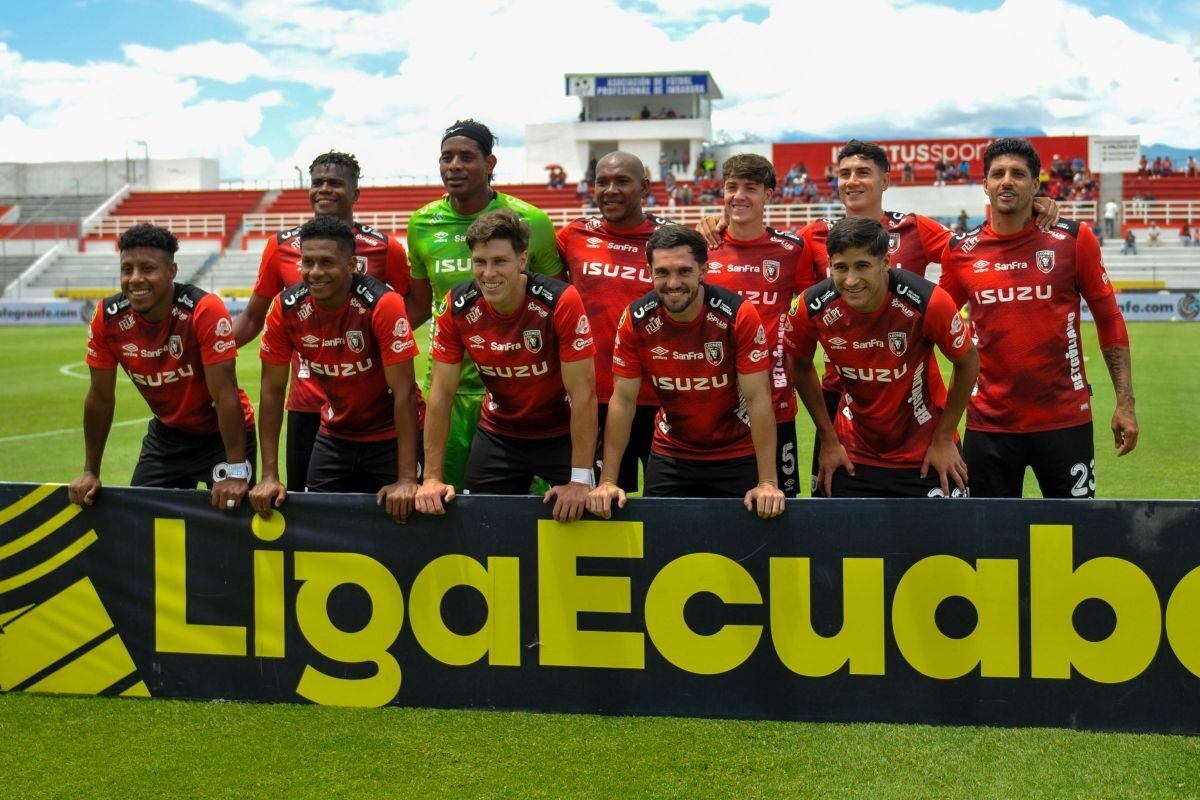 Leones Fc ante Libertad FC en el estadio Olímpico