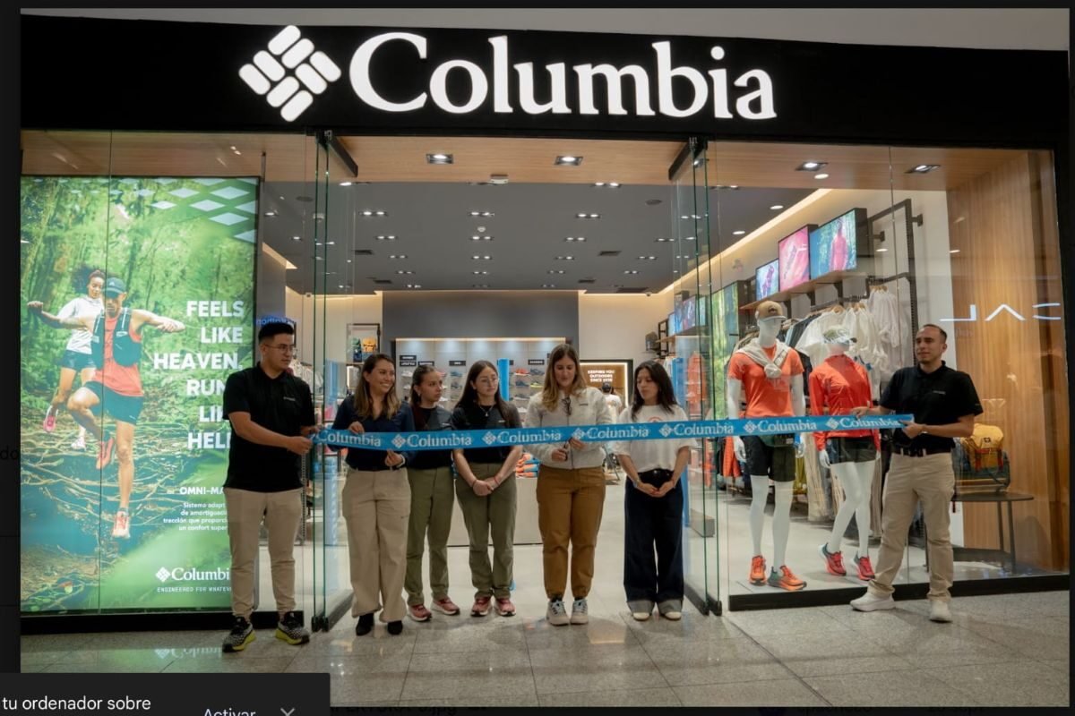 La inauguración del local de Columbia en Ambato. Foto: Cortesía