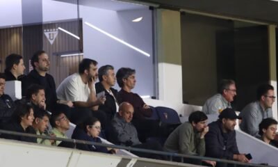 Marcelo Gallardo y su comitiva en el estadio Rodrigo Paz Delgado. Foto La Tri