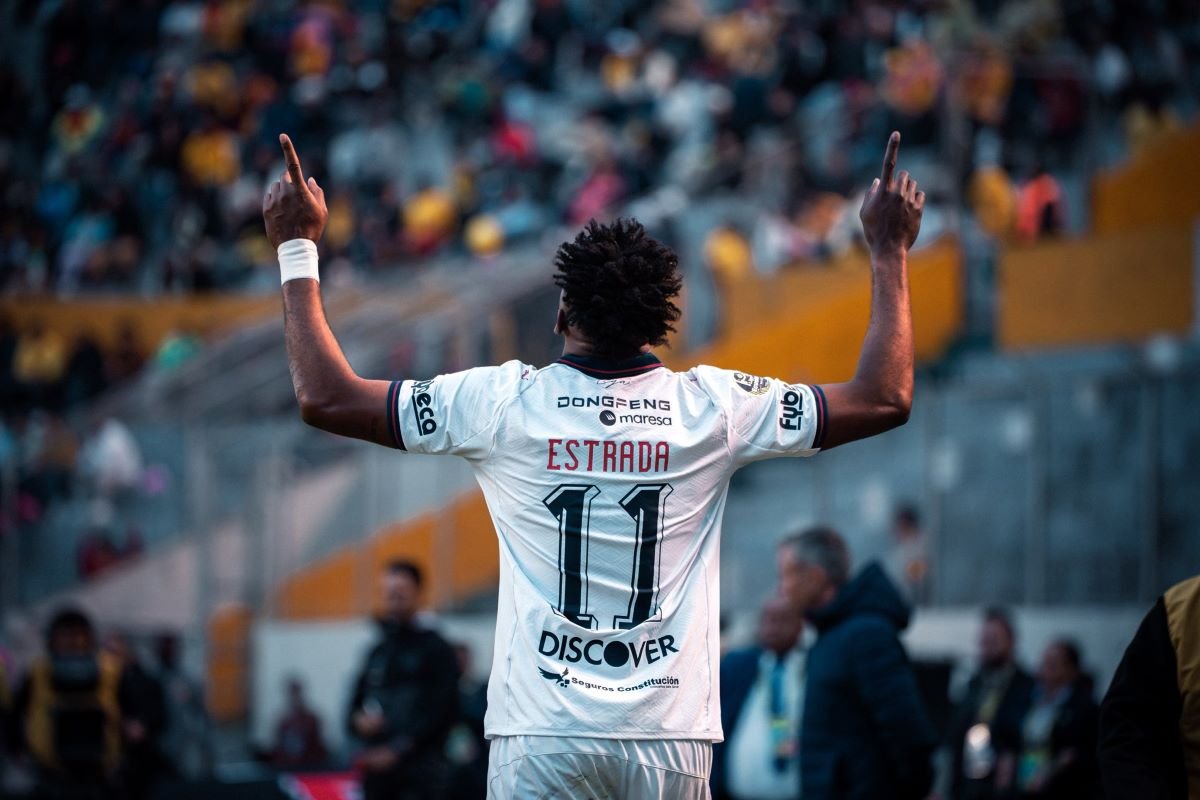 Michael Estrada celebrando su penal convertido ante Aucas en la fecha 3 de LigaPro. Foto LDU