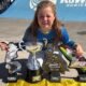 Mónica Zevallos, piloto ecuatoriana de 6 años con sus trofeos de 2026. Foto Mónica Zevallos