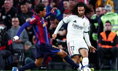 Lamine Yamal, de FC Barcelona, trata de quitarle el balón a Marc Cucurella, del Real Madrid. Foto: Real Madrid