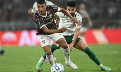 Tiago Silva, de Fluminense, y José Manuel López, de Palmeiras. Foto: Conmebol