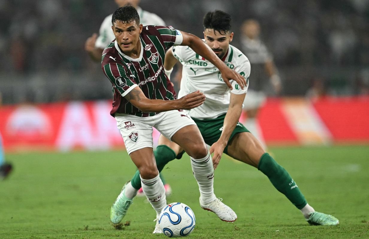 Tiago Silva, de Fluminense, y José Manuel López, de Palmeiras. Foto: Conmebol