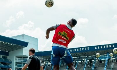 Emelec se enfrenta a Leones Fc en el estadio Capwell. Foto: Emelec