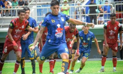Franco Ayunta en el cobro del penal para el Delfín. Foto: Delfín
