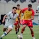 Jesús Pretell de Liga de Quito, con Rafael Monti, de Aucas. Foto: Aucas