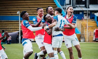 Los jugadores de Liga de Quitoc elebran uno de los goles ante IDV. Foto: LDU