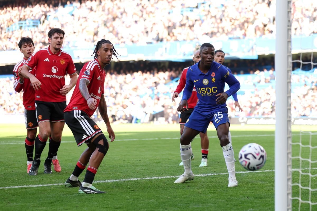 Moisés Caicedo en el juego del Chelsea ante Manchester United, el 31 de octubre de 2026. Foto: Premier League