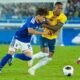 Pervis Estupiñán, de Ecuador, ante Kaishu Sano, de Japón. Foto: La Tri