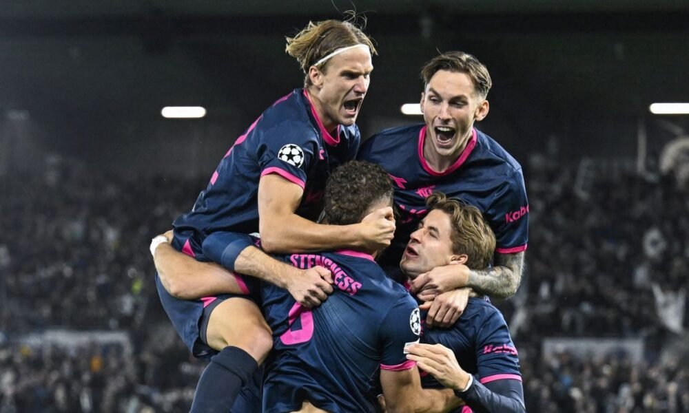 Los jugadores de Viking celebran un gol ante el Bayern Múnich. Foto: UEFA